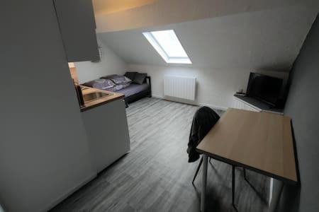 Studio "Sous Les Toits", Proche Hyper Centre Et Commerces ! Valenciennes Kültér fotó